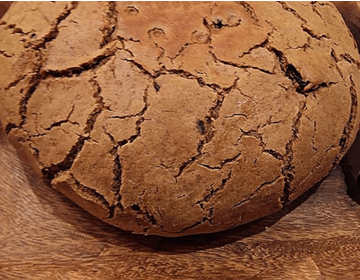 Ржаной хлеб в голландской жаровне