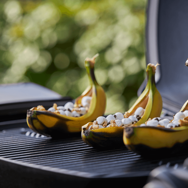 Газовый гриль Weber Q 2200 черный с подставкой