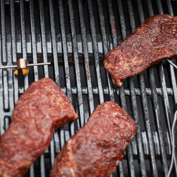 Газовый гриль Weber Q 2200 черный с подставкой